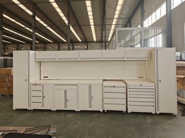 Uusi modulaarinen työkalukaappi innostaa teollisuusvarastoratkaisuja ja johtaa tehokkaan työn uutta aikakautta