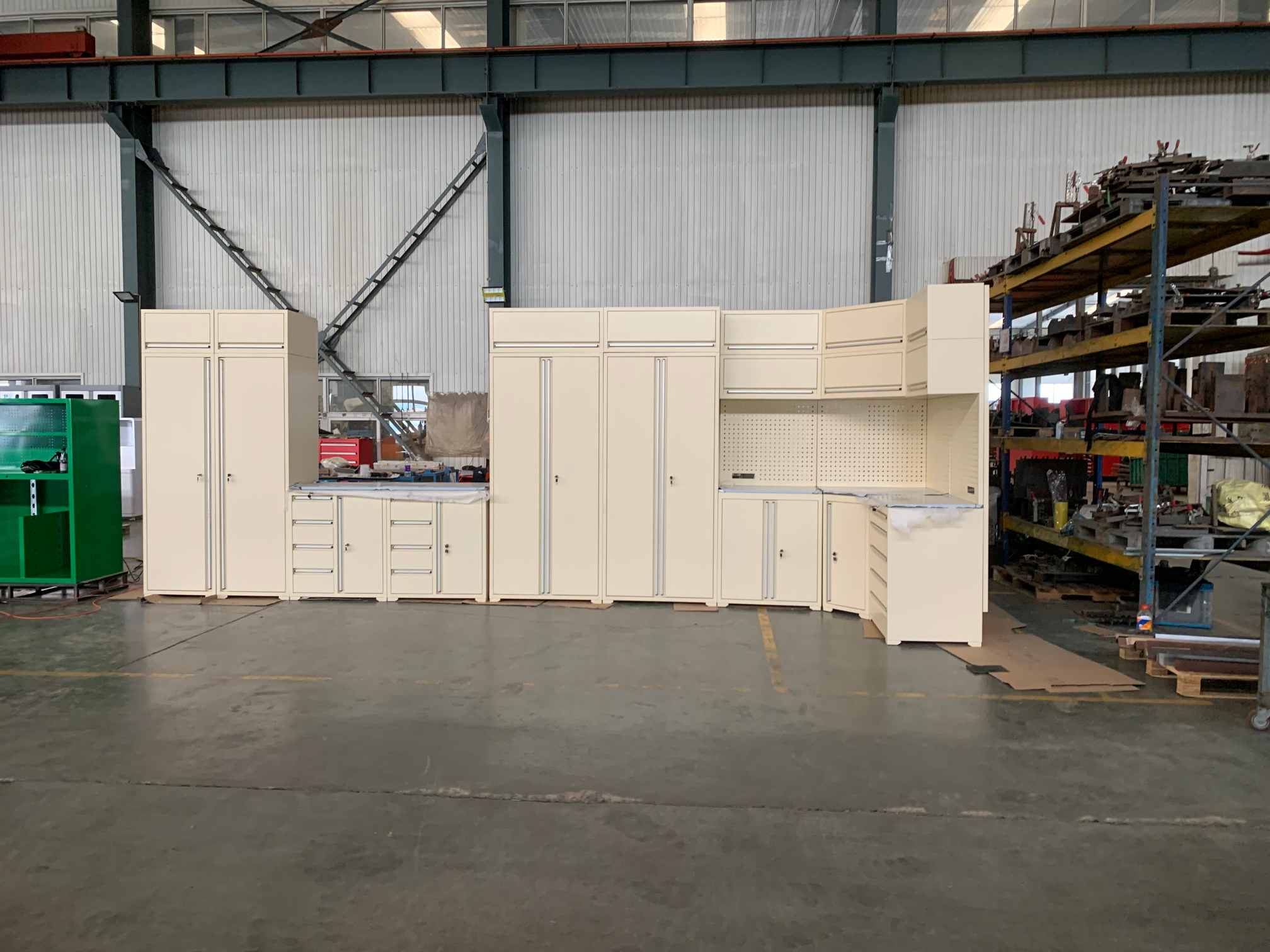 Kuinka kätevä modulaarinen autotallin työkalukaappi on?