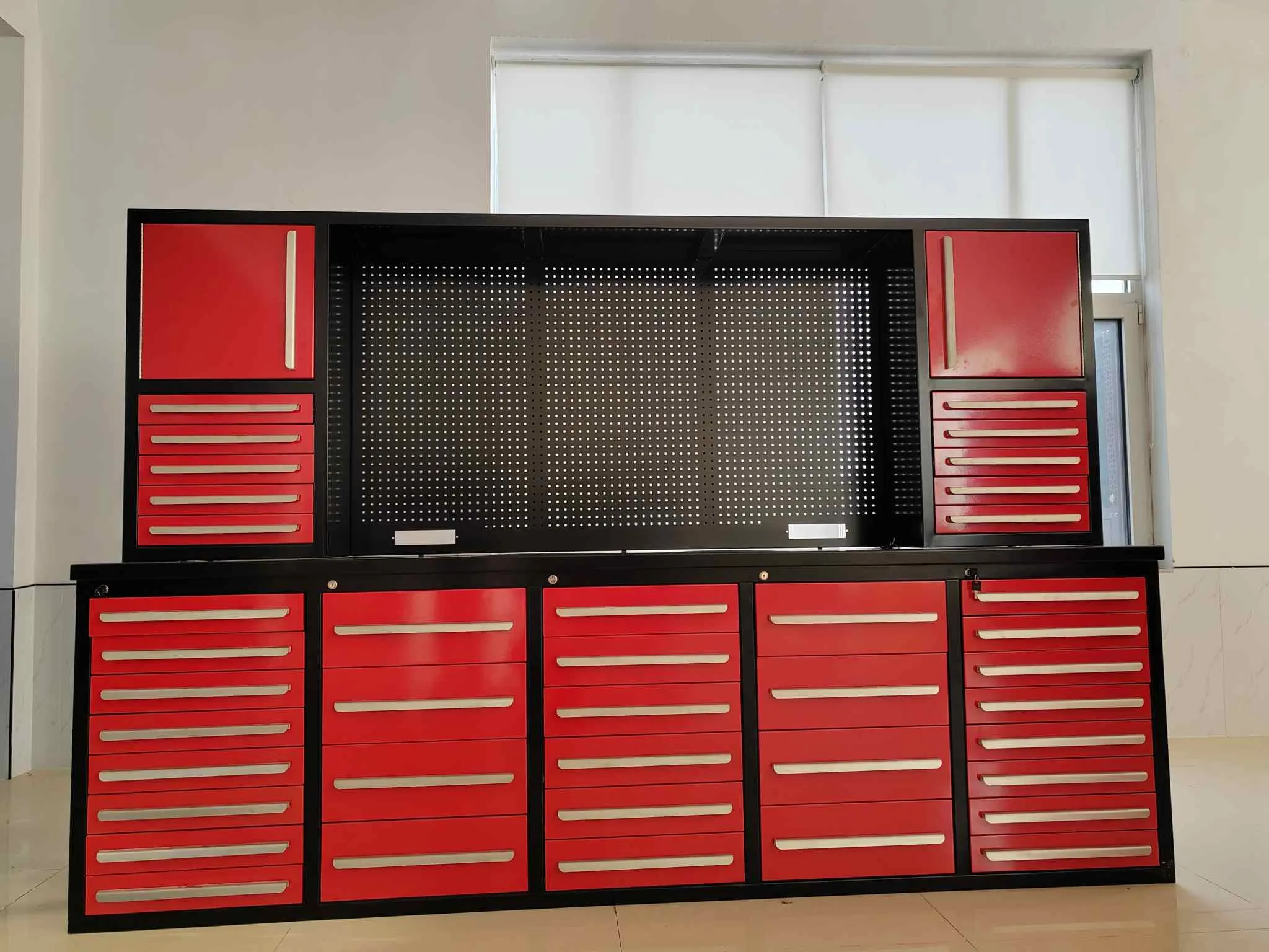 Punainen työpöytä